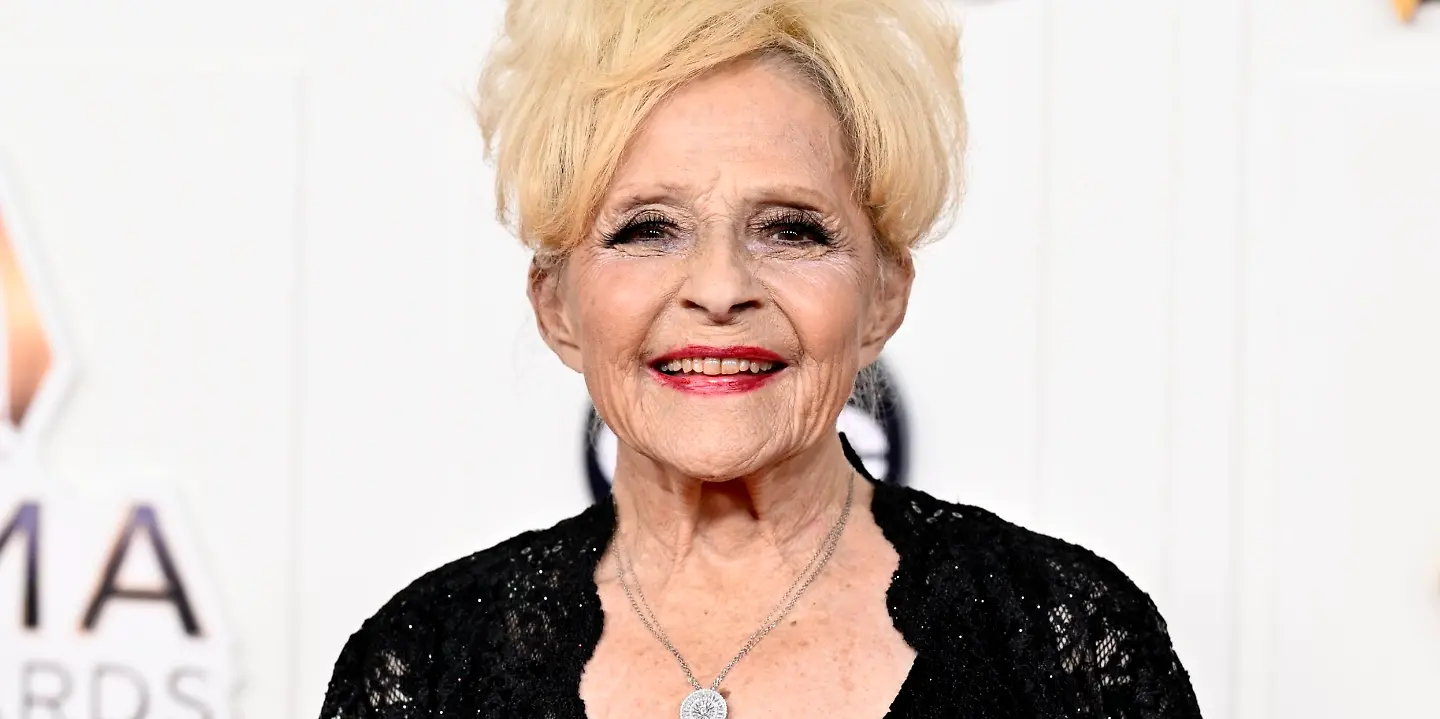 Brenda Lee überrascht | 105'5 Spreeradio