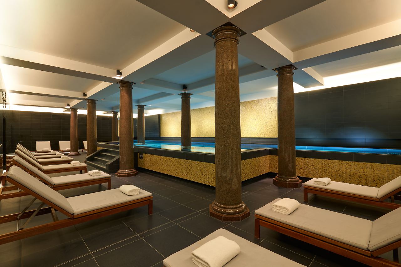 Spa-Pool & Liegen.jpg
