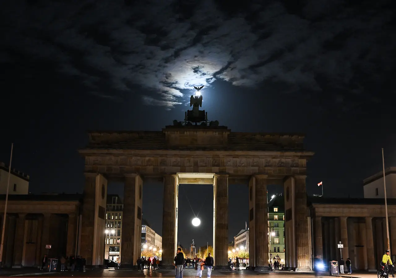 Neues Licht für das Brandenburger Tor (1).jpg