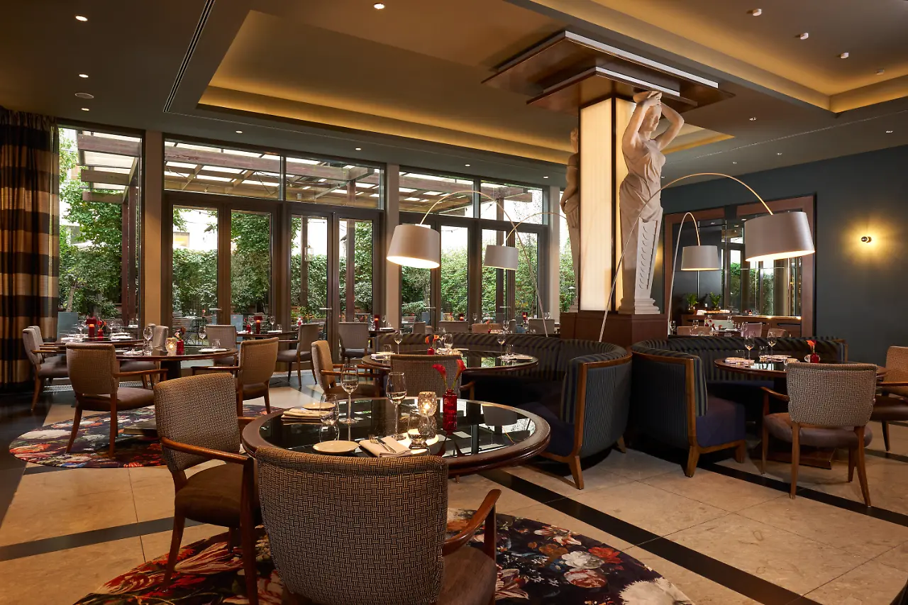 De Rome Restaurant-Roomshot.jpg